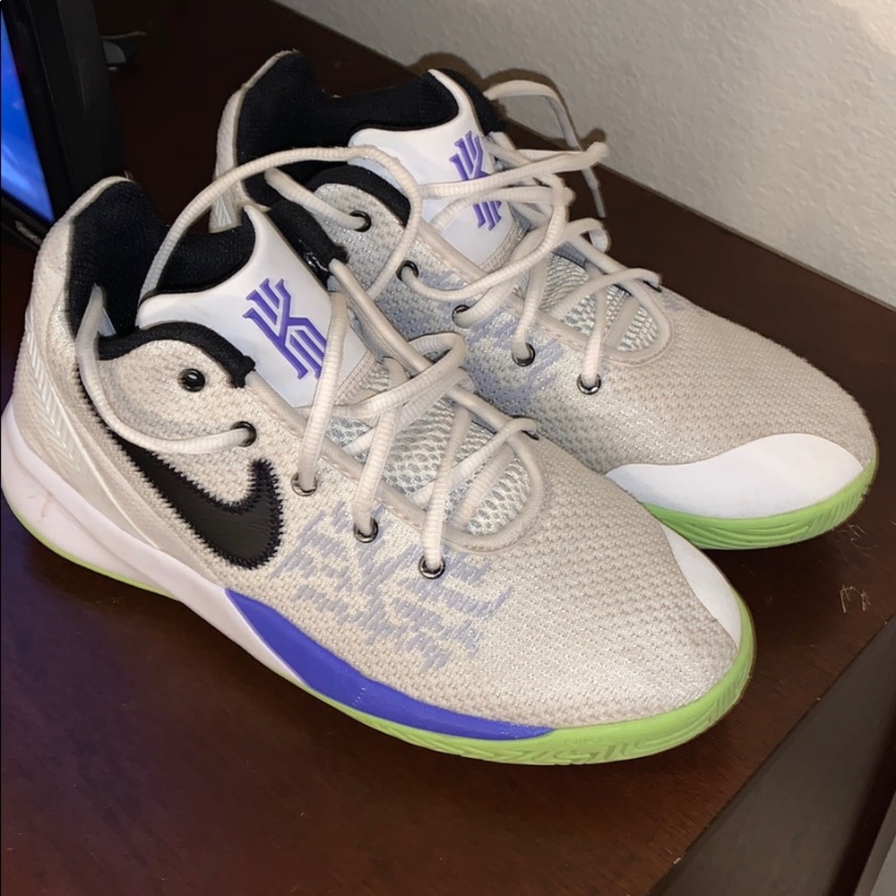 Kyrie Sneakers Boys 7Y